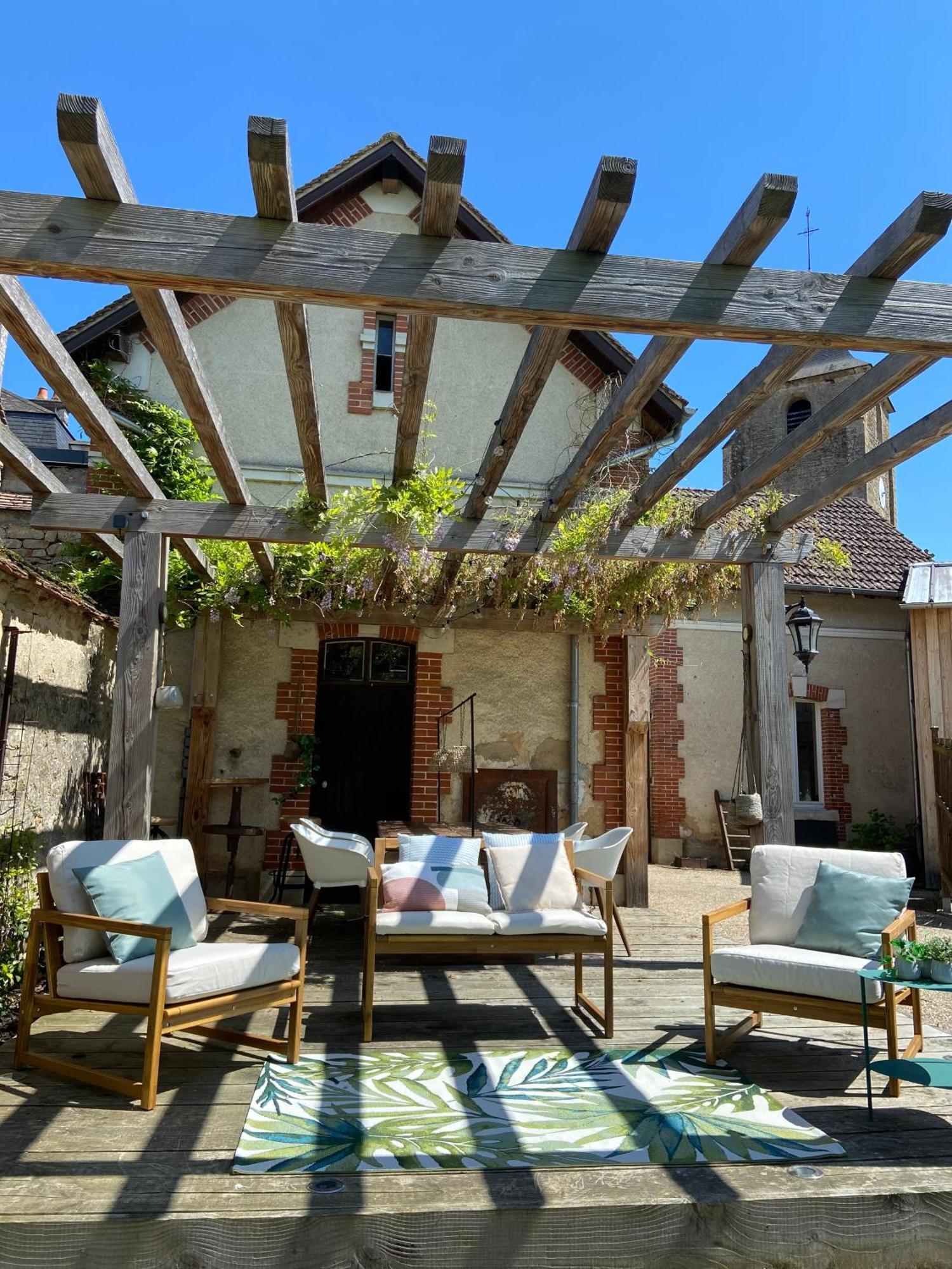 Pool House-L'Hirondelle De Sermizelles- Grand Jardin, Calme Et Nature Aux Portes Du Morvan Kültér fotó
